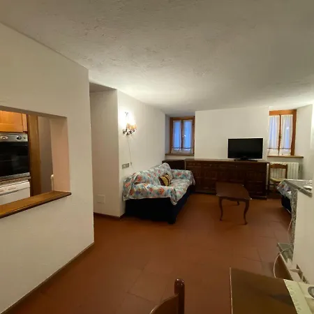 Caratteristico Quadrilocale In Zona Centrale Апартаменты Курмайор