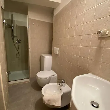 Caratteristico Quadrilocale In Zona Centrale Апартаменты *