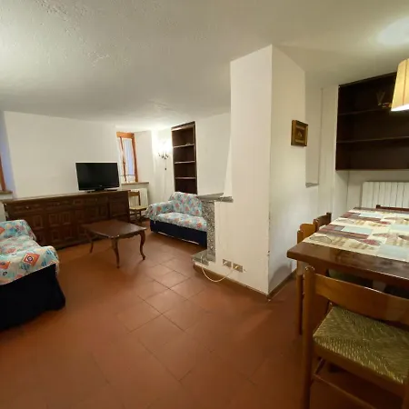 Caratteristico Quadrilocale In Zona Centrale Апартаменты