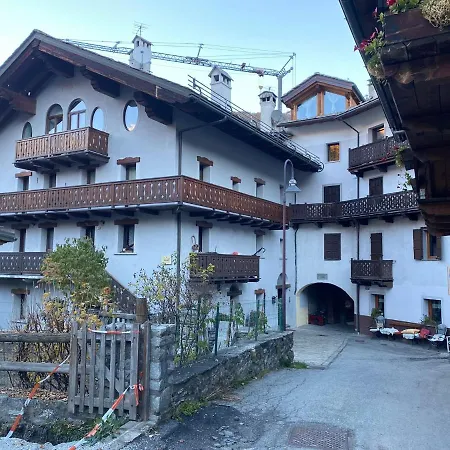 Caratteristico Quadrilocale In Zona Centrale Курмайор