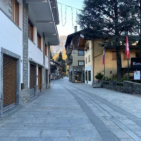 Caratteristico Quadrilocale In Zona Centrale