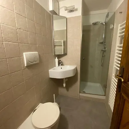 Caratteristico Quadrilocale In Zona Centrale Apartment